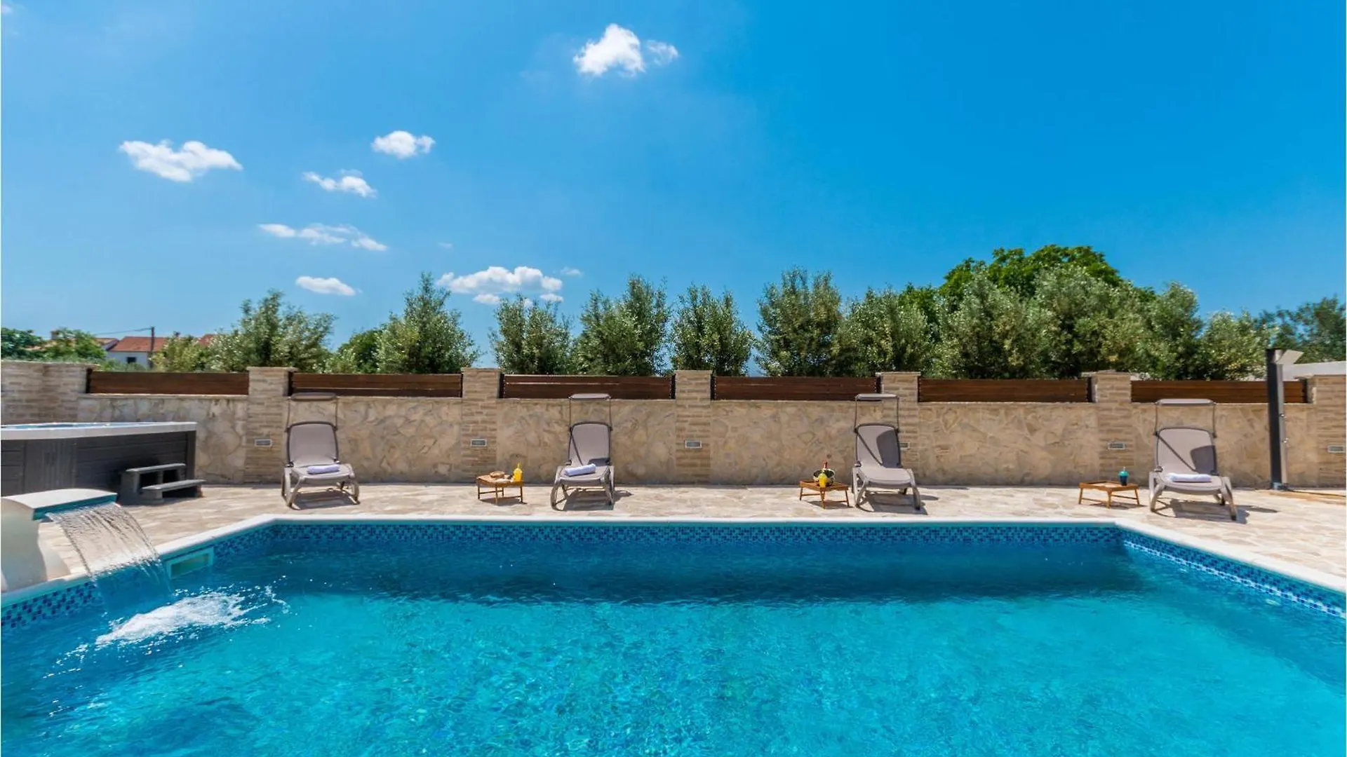 בית נופש Tinj Gorgeous Home In Polaca With Outdoor Swimming Pool